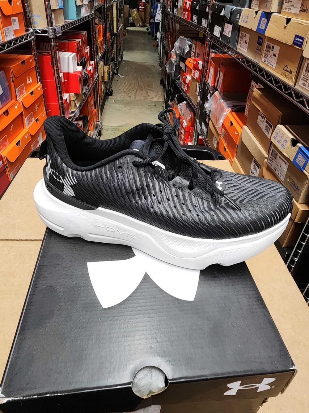 NWT Under Armour Women's Infinite 6, (001) Black/Castlerock/White, 8, US